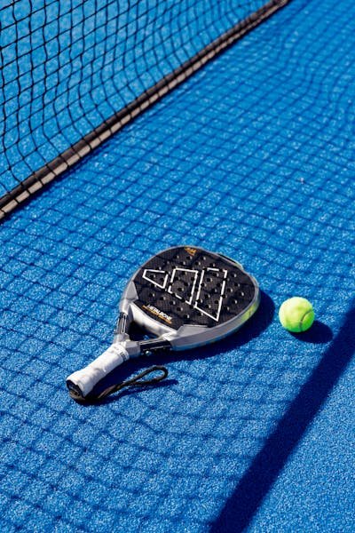 Découvrez la raquette de padel idéale pour votre niveau !